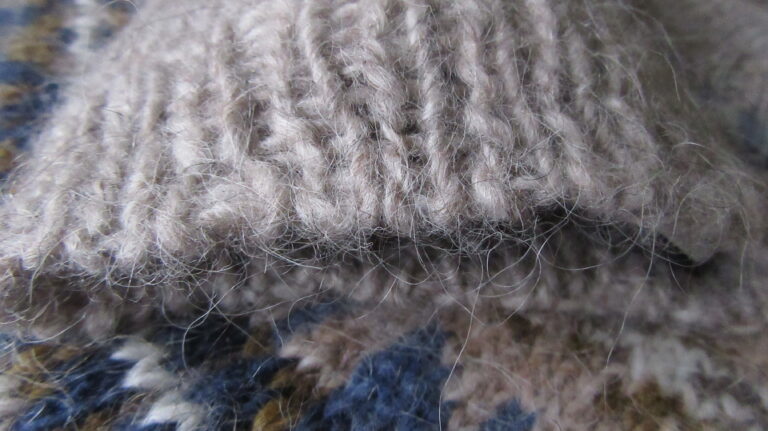 Tubular cast-on using Icelandic wool